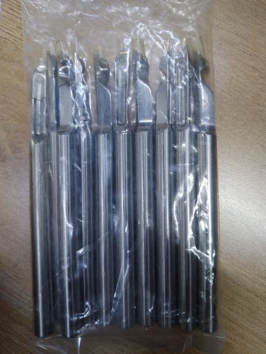 Overlok mashinka zapchastlari sotiladi. Gilamchilar uchun zapchastlar