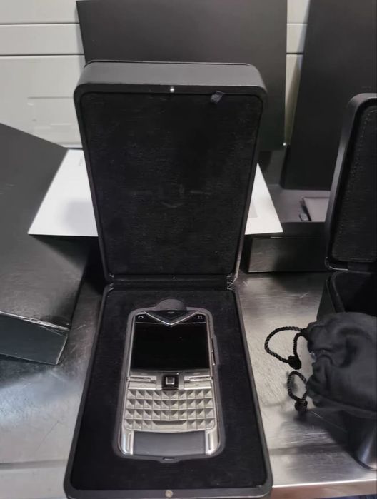 Продается телефон Vertu Constellation Quest  оригинал!