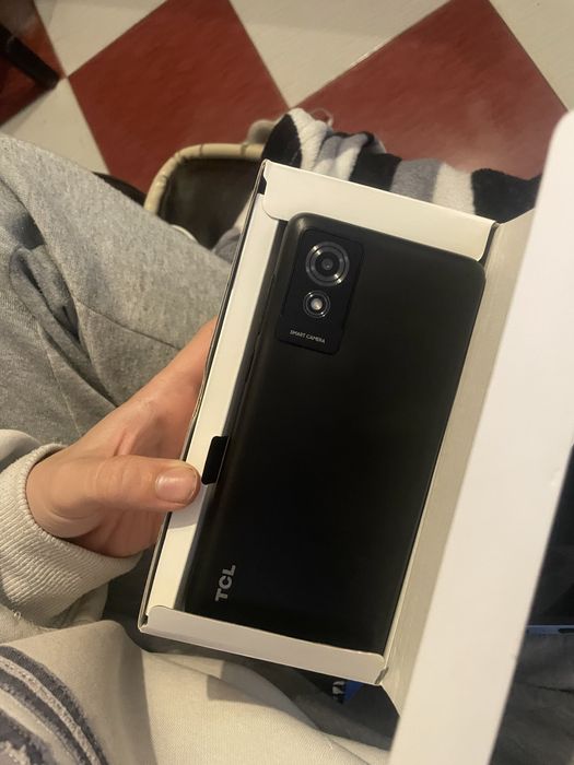 Telefon tcl nou