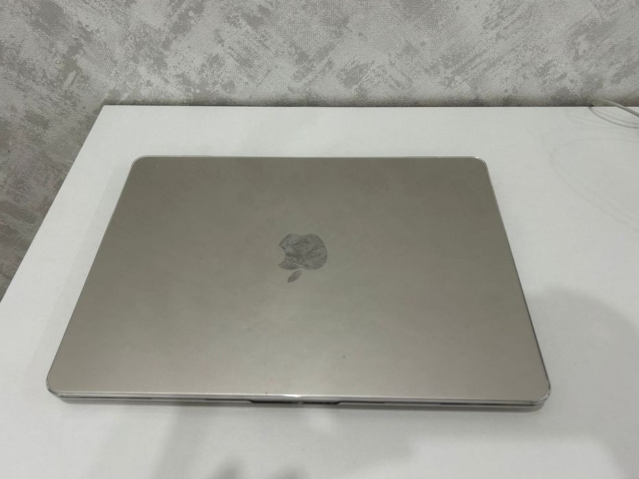 Продам Apple MacBook Air 13 2024