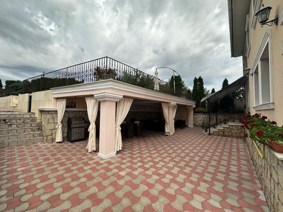 Casa S+P+E+M cu piscina