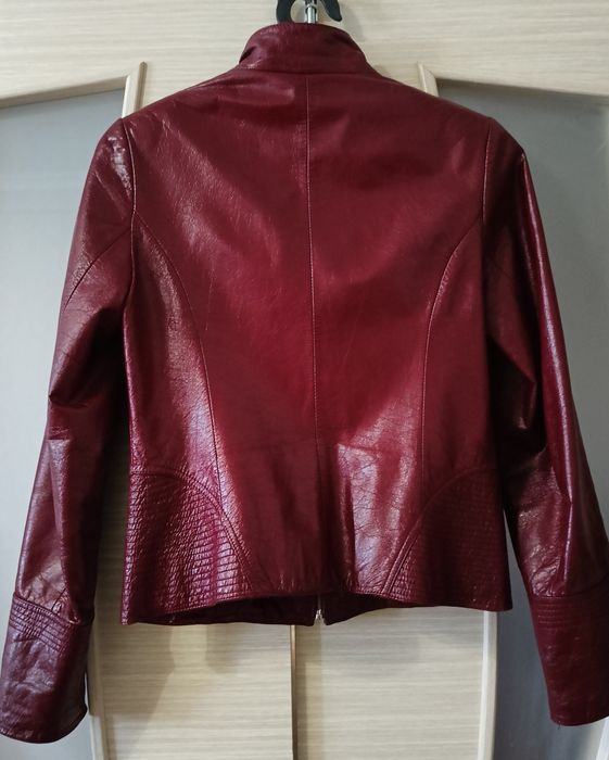 Продам кожаную куртку (пиджак)