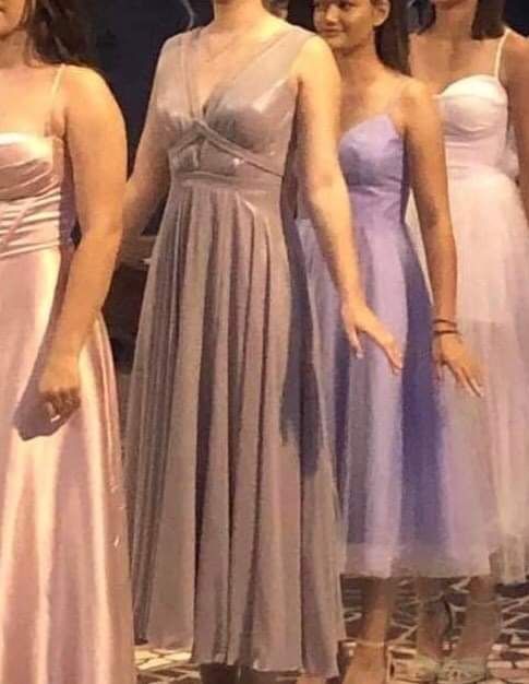 вечерна рокля за повод