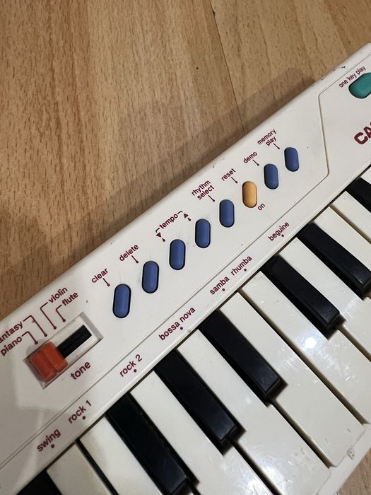 Японски синтезатор / йоника Casio