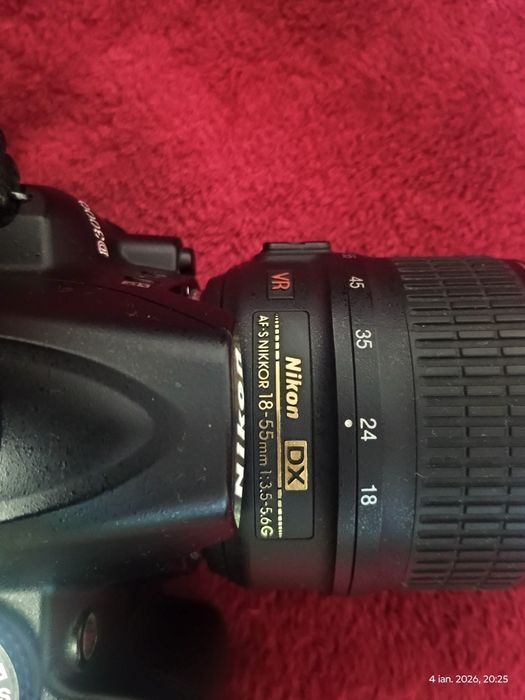 Aparat foto DSLR Nikon D3000, obiectiv 18-55 VR