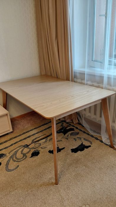 Продам стол гостиный