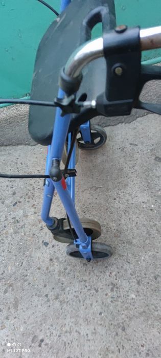 Cadru ajutător rolator