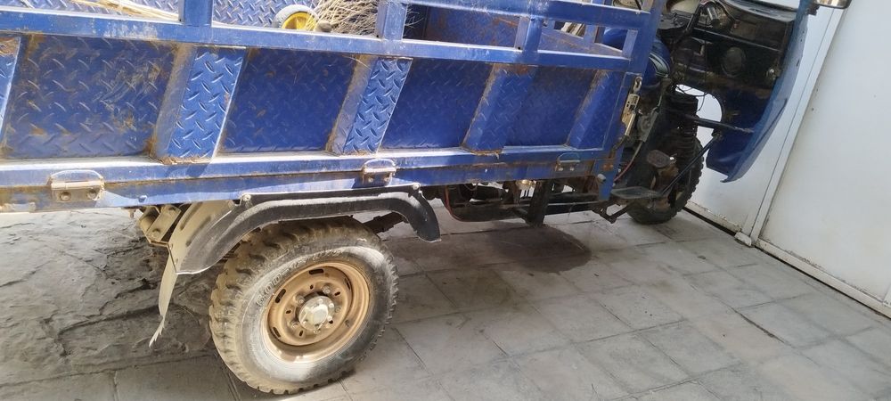 Lochin kup yurmagan 1 yildan beri yotiipti usti yozilgan edi