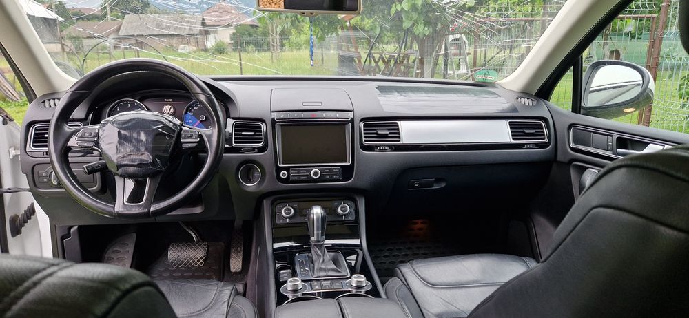 Vând volkswagen touareg 7P facelift Rline 3 litri tdi v6 webasto sirocou Panoramic jante aliaj cârlig remorcă acte la zi pe numele meu 4x4  fiscal