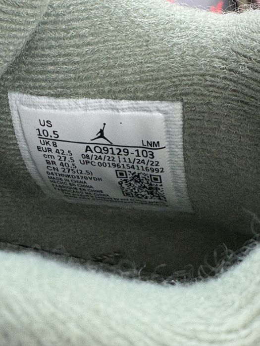 Jordan 4 olive 41 / 42.5 full box