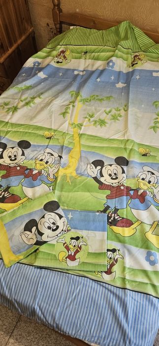 Единичен комплект чаршафи