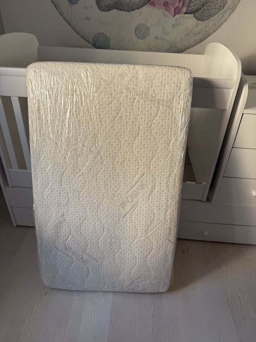 Бебешко легло с люлеещ механизъм