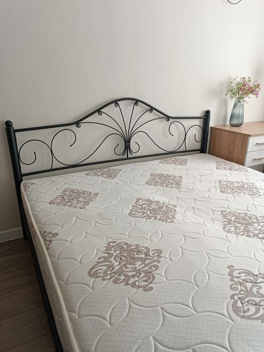 Кровать двуспальная