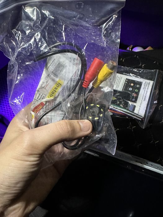 Продам автомагнитолу . 7 дюмов