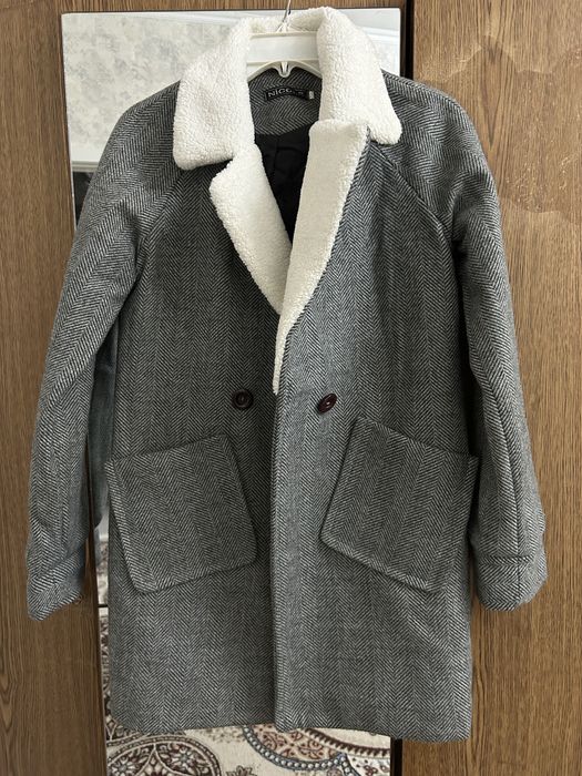 Продаются пальто и куртки по 100 тыс