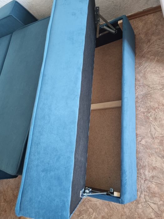 Новый  диван с пуфиком