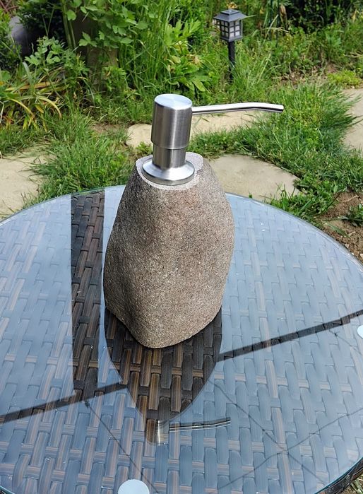 Аксесоари за баня от естествен камък