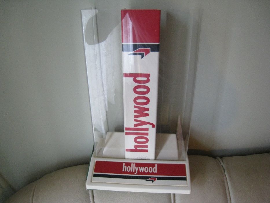 Hollywood рекламен ретро стелаж за цигари цигарени кутии от 80те!