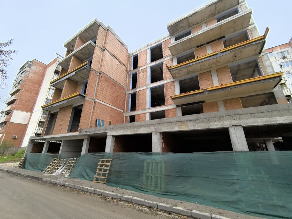 Продава се Тристаен апартамент в Плевен, Дружба 1 - 118 кв.м за 1094 €/кв.м - Снимка #1