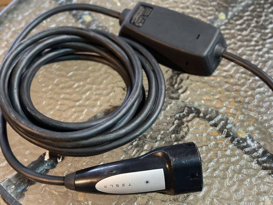 Мобилна зарядна стация Tesla Gen 2