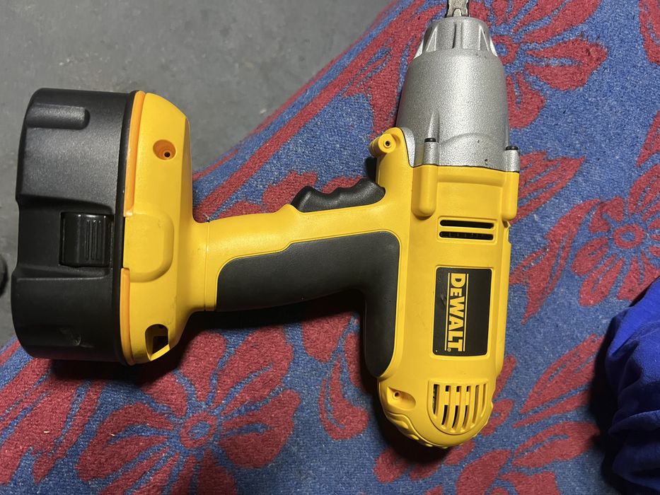 Vând impact dewalt 18 v