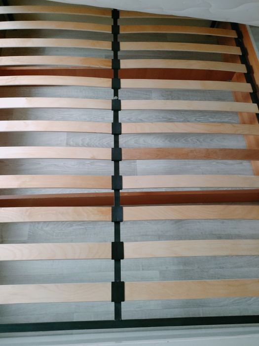 Продам кровать с матрасом