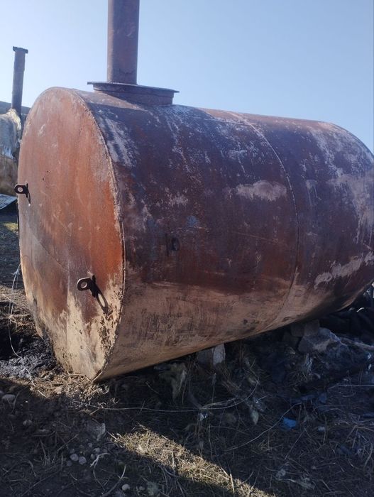 2 ta bochka butun holati yaxshi (yogoch komir tayyorlashga tayyor)