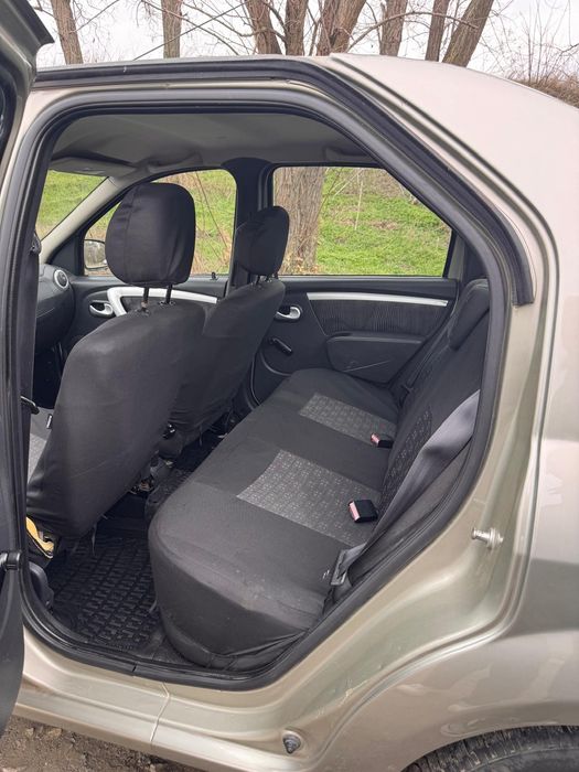 Кола     Дачия логан ....