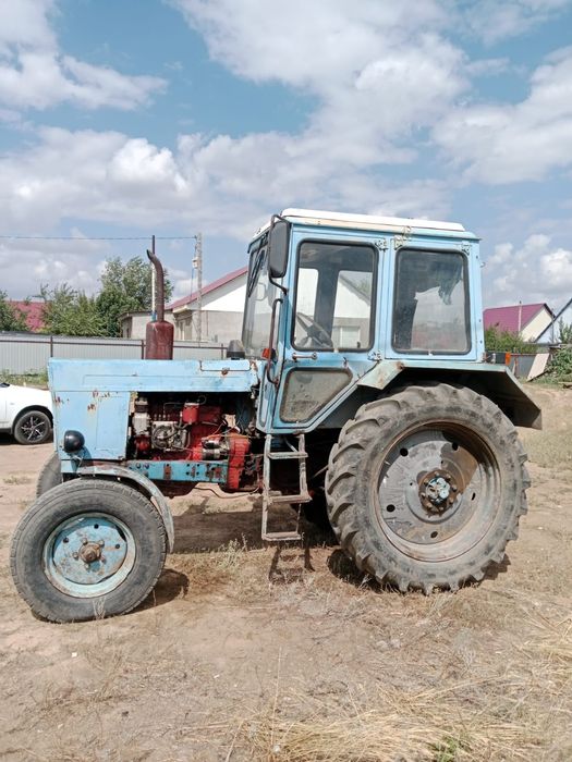 Трактор с прессом