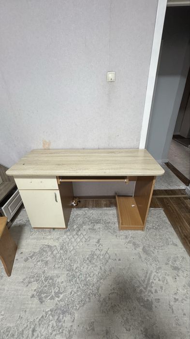 Компютерный стол отдам даром