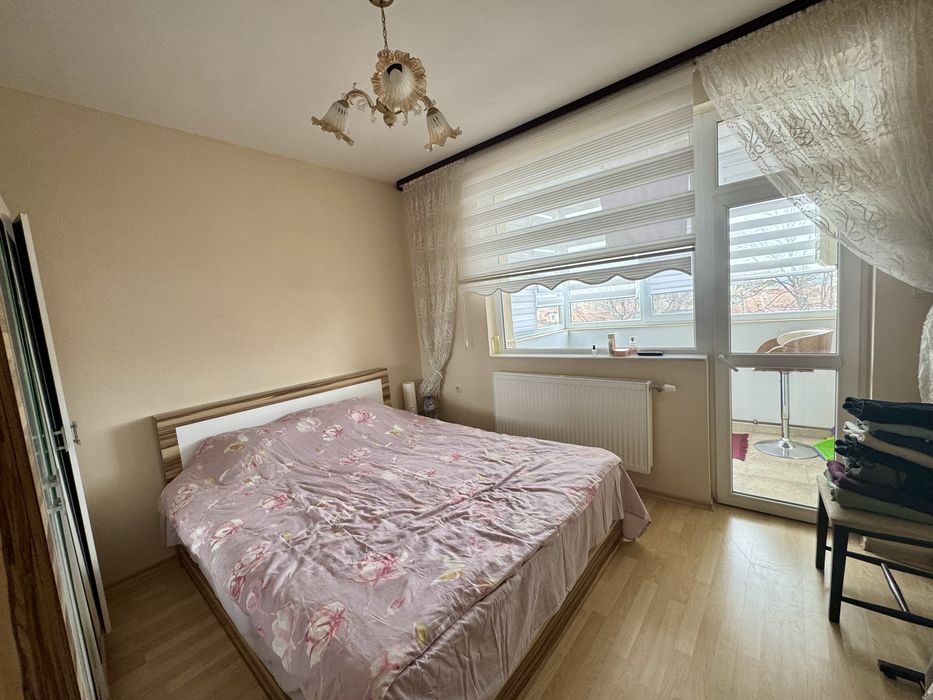 Тристаен Тухлен Апартамент , Обзаведен и Газифициран , кв. Вароша