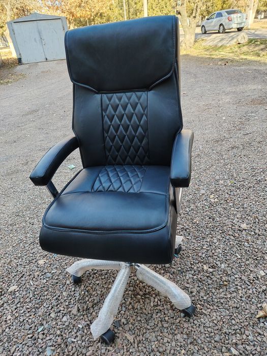 kreslo sotiladi yangi