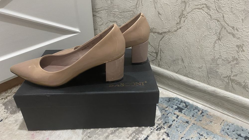 Туфли бежевые размер 37, Basconi