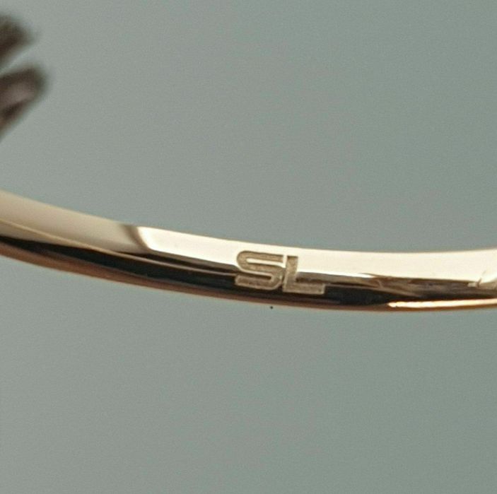 Россия бренд Sunlight комплект Тюльпан  18размер 3.86грам
Вставки
Ко