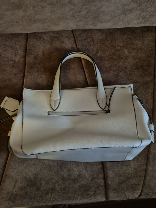 Бяла дамска чанта