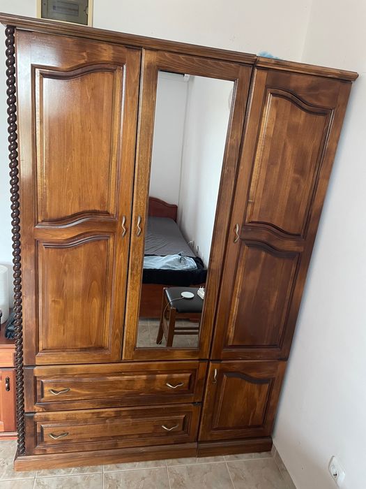 Троянска мебел с дърворезба