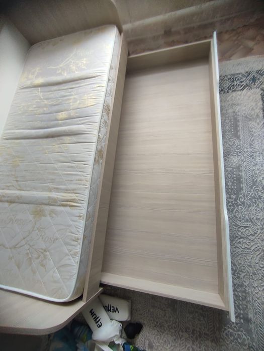 Продам односпальную кровать