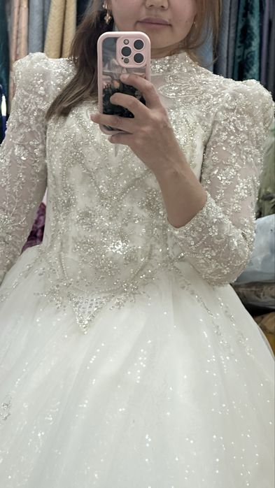 Продам очень красивая  свадебные  платья