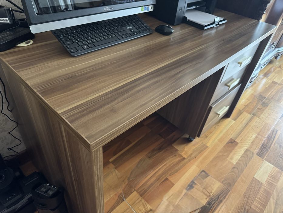 Рабочий стол (письменный)