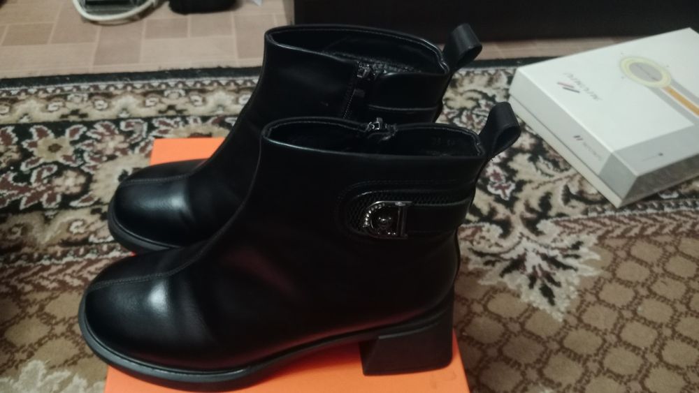Продам женские ботинки новые
