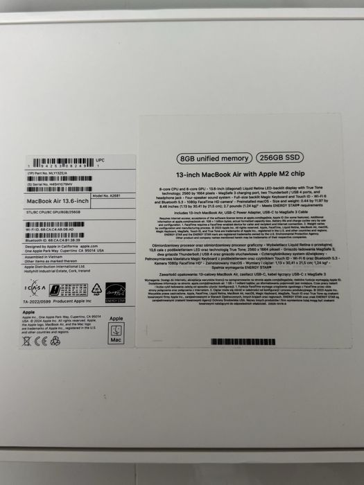 MacBook Air M2 13.6” – CA NOU, 100% baterie