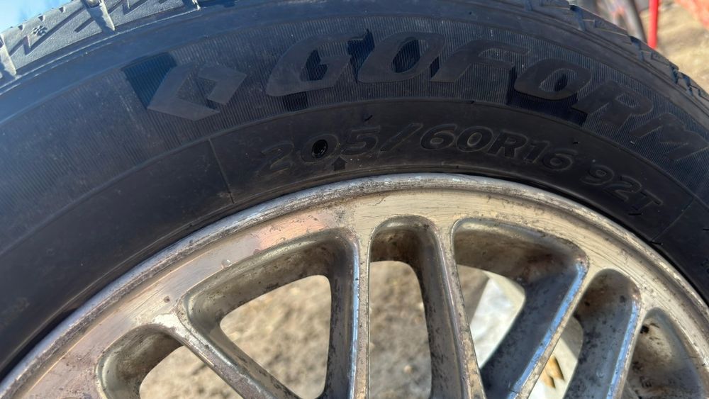 Продаю зимнию резину