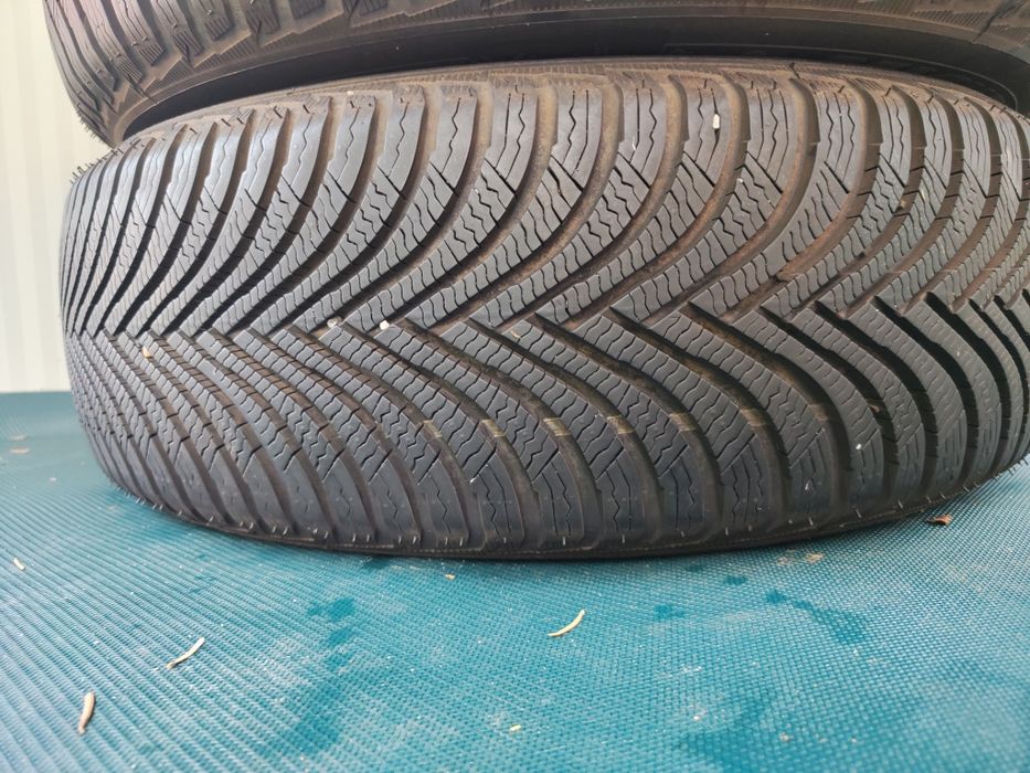2 бр зимни 215/65/17 Michelin Дот 24г