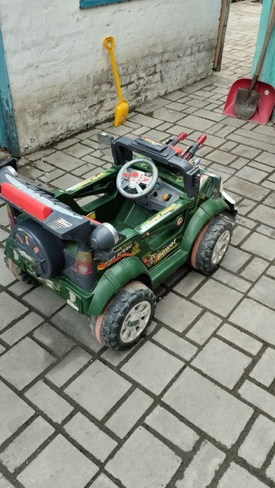 Продам детскую машину