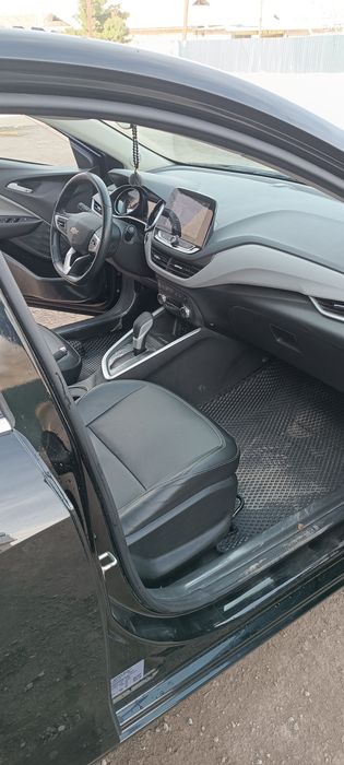 Продается Chevrolet Onix Premier 2 turbo AT PLUS -2024