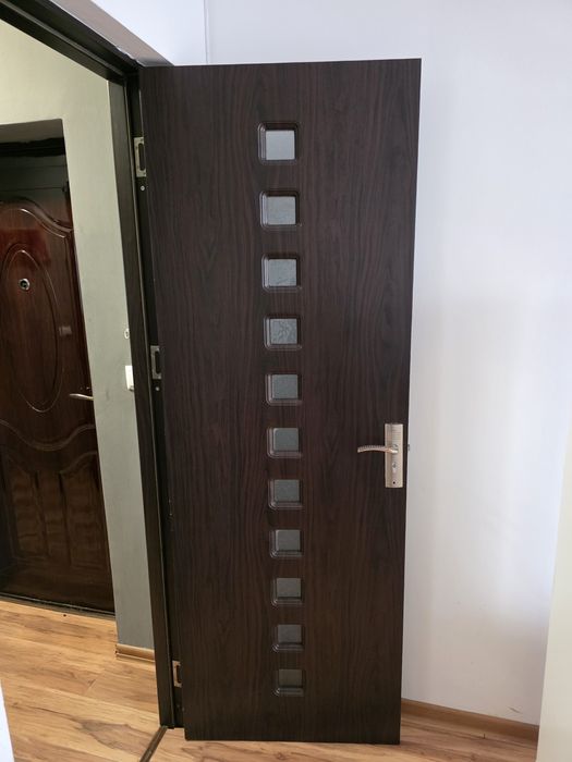 Usi apartament  stare buna