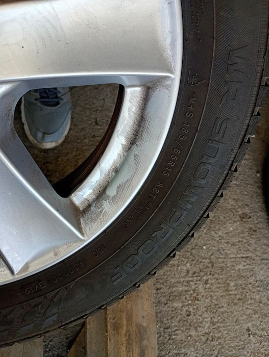 Почти нови  4бр.185/65/15 Nokian dot3719