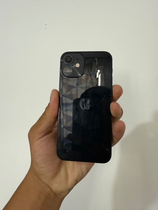 iPhone 12 mini заблокирован