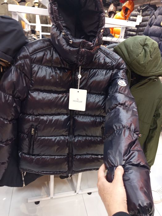 Яке Moncler матирано нови