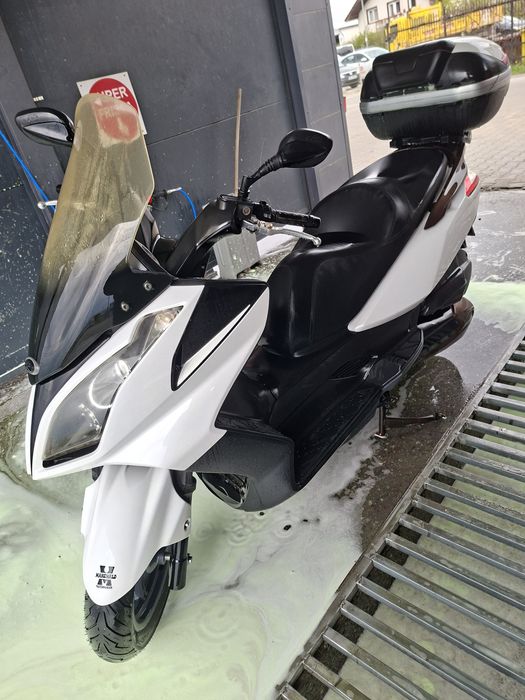 Kymco Downtown 300 + husa + 2 casti cadou (una nepurtata)